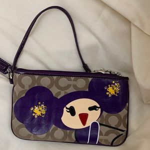 COACH POPPY CHAN VIOLETTE
LARGE WRISTLET